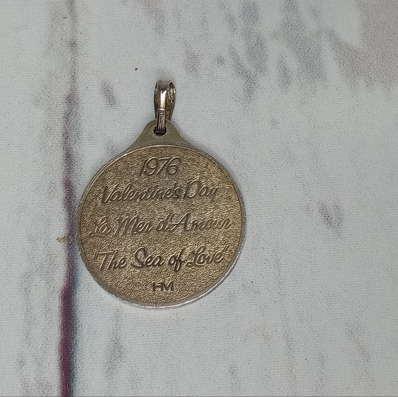 HM 1976 Valentine's Day Medallion Pendant - Picture 7 of 11